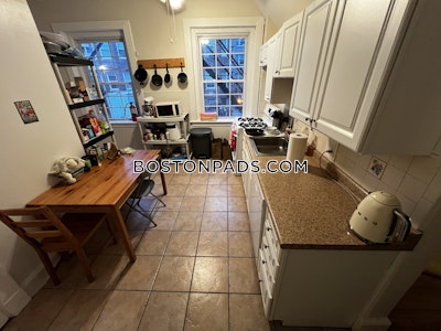 Brookline 3 Bed 1 Bath BROOKLINE- BOSTON UNIVERSITY $5,100  Boston University - $4,200 No Fee