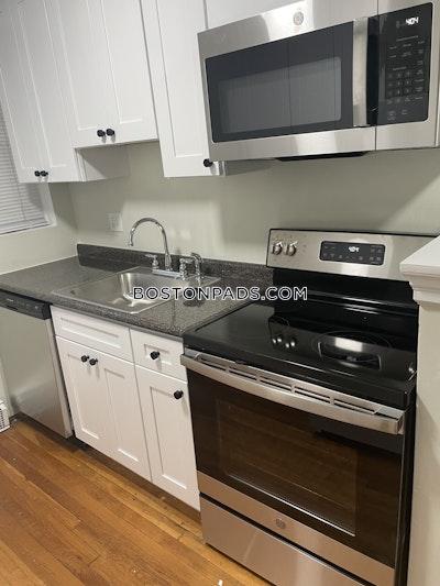 Somerville Studio Apartment in Perfect Davis Square Location  Davis Square - $2,450