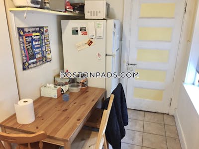 Brookline 3 Bed 1 Bath BROOKLINE- BOSTON UNIVERSITY $4,750  Boston University - $4,200 No Fee