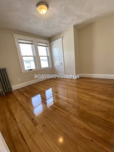 Somerville 4 Bed 1 Bath SOMERVILLE- WEST SOMERVILLE/ TEELE SQUARE $4,400 West Somerville/ Teele Square - $4,400 No Fee