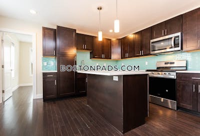 Medford 5 Beds 4.5 Baths  Wellington - $5,700 No Fee